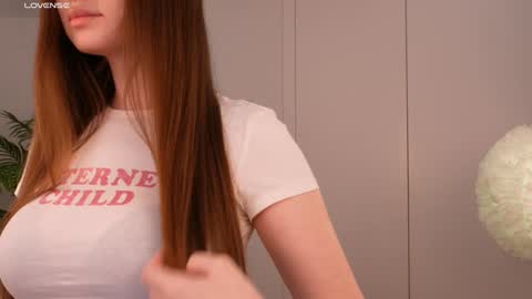 Lilly Colins online show from January 29, 2025, 8:04 pm