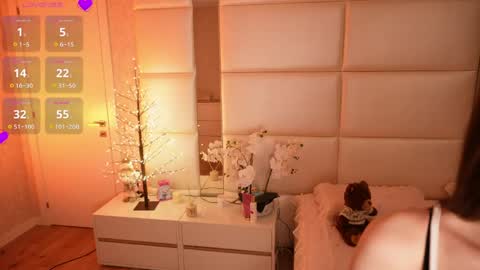 Lilly Colins online show from March 17, 2026, 8:01 pm