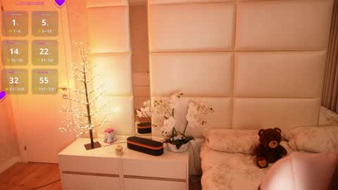 Snapshot of lilly_colins chatting on May 4, 2026, 7:43 pm Lilly Colins online show from May 4, 2026, 7:43 pm