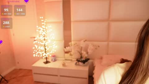 Snapshot of lilly_colins chatting on May 7, 2026, 8:03 pm Lilly Colins online show from May 7, 2026, 8:03 pm