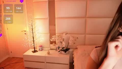 Snapshot of lilly_colins chatting on May 18, 2026, 7:52 pm Lilly Colins online show from May 18, 2026, 7:52 pm