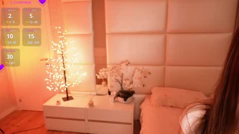 Snapshot of lilly_colins chatting on July 7, 2026, 8:35 pm Lilly Colins online show from July 7, 2026, 8:35 pm