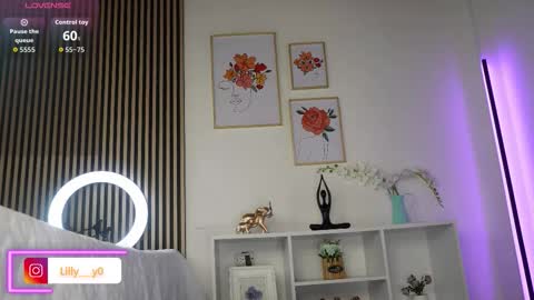 Snapshot of lilly_dollss chatting on November 12, 2025, 12:16 pm Sofia online show from November 12, 2025, 12:16 pm