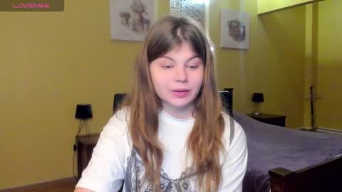 Snapshot of lilly_jess chatting on November 15, 2025, 2:35 pm Lilly online show from November 15, 2025, 2:35 pm