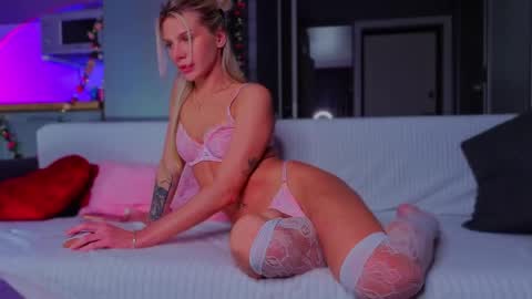 lilly_lux online show from April 30, 2026, 2:01 pm