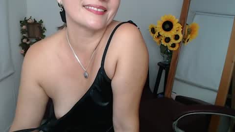 Snapshot of lilly_milf chatting on June 16, 2026, 3:58 pm Lilly online show from June 16, 2026, 3:58 pm