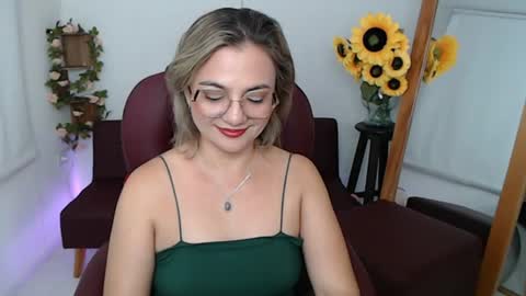 Snapshot of lilly_milf chatting on June 30, 2026, 3:13 pm Lilly online show from June 30, 2026, 3:13 pm