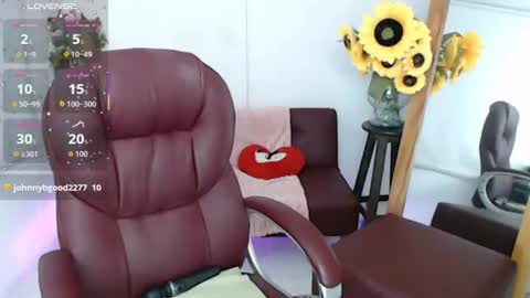 Snapshot of lilly_milf chatting on July 28, 2026, 5:12 pm Lilly online show from July 28, 2026, 5:12 pm