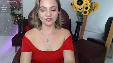Snapshot of lilly_milf chatting on July 30, 2026, 3:33 pm Lilly online show from July 30, 2026, 3:33 pm