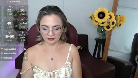 Snapshot of lilly_milf chatting on July 31, 2026, 10:20 pm Lilly online show from July 31, 2026, 10:20 pm
