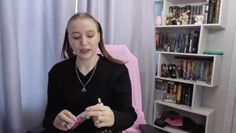 Snapshot of lillyfan_x chatting on September 15, 2025, 4:23 am LillyFan X online show from September 15, 2025, 4:23 am