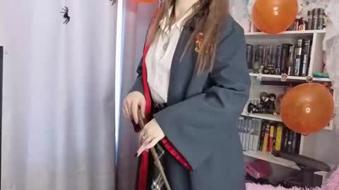 Snapshot of lillyfan_x chatting on October 25, 2025, 4:42 am LillyFan X online show from October 25, 2025, 4:42 am