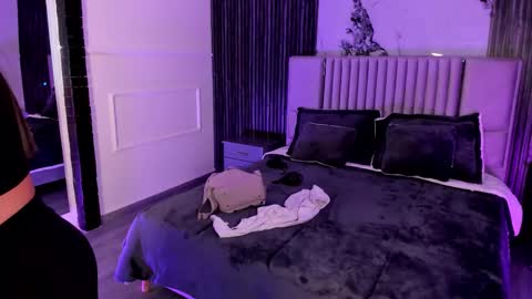 Lilly Ortiz online show from September 10, 2025, 12:05 pm