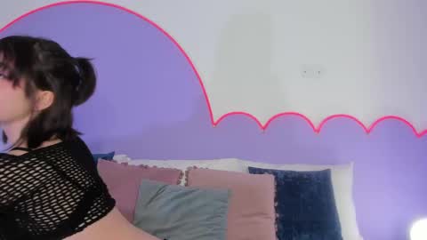 Lilou online show from March 6, 2025, 1:24 pm