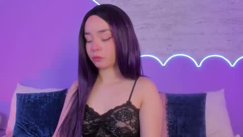 Lilou online show from November 5, 2025, 1:22 pm