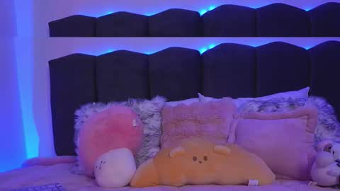 Lilou online show from February 23, 2026, 11:51 am