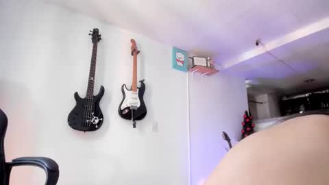 Snapshot of lilpervertgirl chatting on December 19, 2025, 5:53 pm Caroline online show from December 19, 2025, 5:53 pm