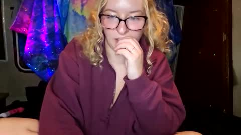 LilPies  online show from December 1, 2025, 5:56 am