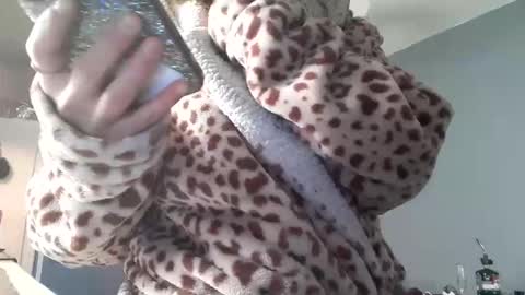 Luna online show from March 3, 2026, 4:46 pm