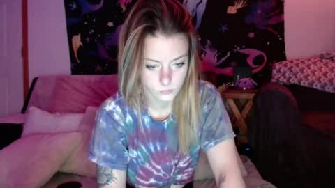 Luna online show from July 26, 2026, 3:04 am