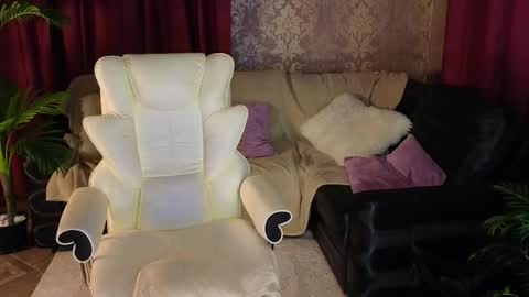 Lilu online show from October 8, 2025, 6:49 pm