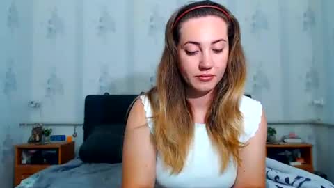 lilu_cute25 online show from June 24, 2026, 8:41 pm