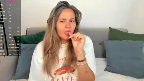 Snapshot of lily_bel chatting on July 2, 2026, 1:05 am Lily online show from July 2, 2026, 1:05 am