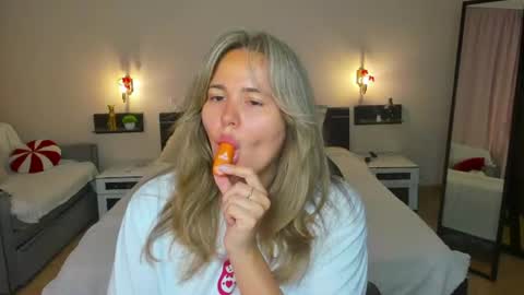 Snapshot of lily_bel chatting on July 20, 2026, 12:58 am Lily online show from July 20, 2026, 12:58 am
