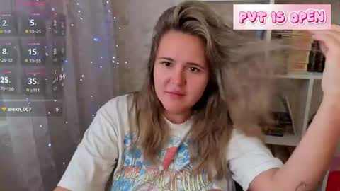 Snapshot of lily_bel chatting on August 4, 2026, 1:09 am Lily online show from August 4, 2026, 1:09 am
