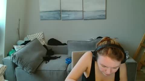 Lily dollyx online show from November 18, 2025, 10:20 am