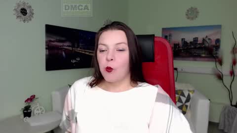 Lily online show from December 15, 2025, 5:01 am