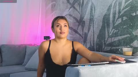 Snapshot of lily_foster_ chatting on December 2, 2024, 9:45 am Lily online show from December 2, 2024, 9:45 am