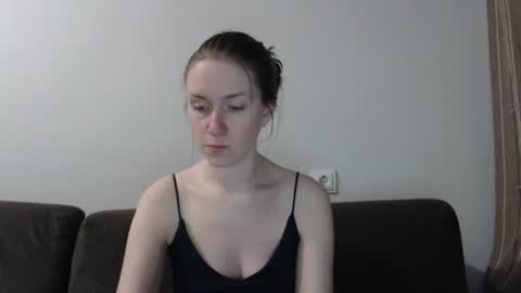 Snapshot of lily_love_x chatting on June 17, 2026, 5:32 am lily_love_x online show from June 17, 2026, 5:32 am