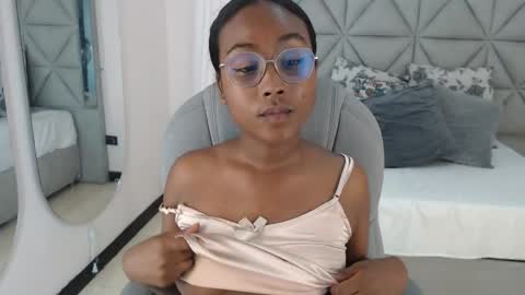 Snapshot of lily_mendoza chatting on June 3, 2026, 8:25 pm lily_mendoza online show from June 3, 2026, 8:25 pm