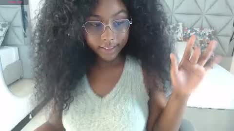 Snapshot of lily_mendoza chatting on June 11, 2026, 12:32 am lily_mendoza online show from June 11, 2026, 12:32 am