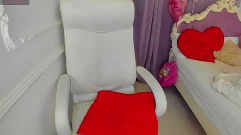 Lily online show from April 30, 2026, 7:25 am