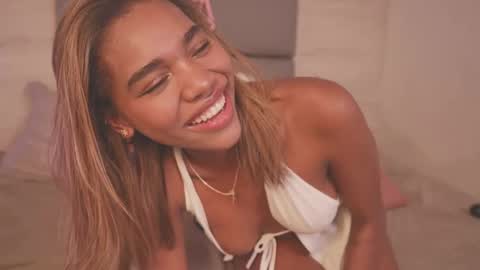 Lily Miiller online show from December 1, 2025, 8:47 pm