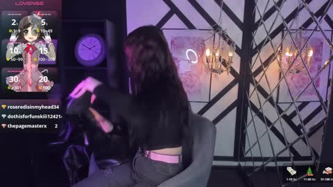 Snapshot of lily_moonlight chatting on December 8, 2024, 9:57 am Lily online show from December 8, 2024, 9:57 am