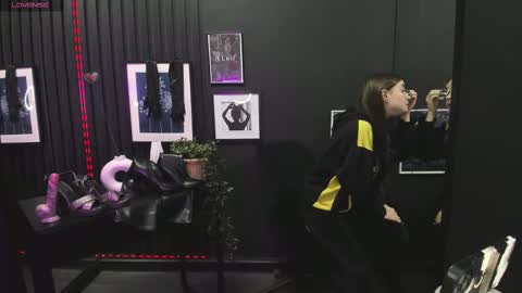 Snapshot of lily_moonlight chatting on February 16, 2025, 7:26 am Lily online show from February 16, 2025, 7:26 am