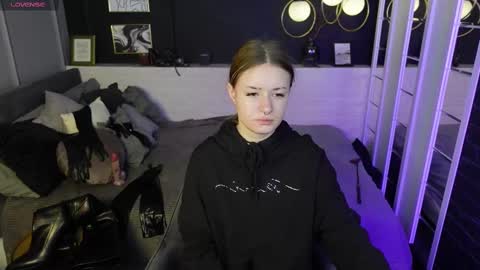 Snapshot of lily_moonlight chatting on March 6, 2025, 7:47 am Lily online show from March 6, 2025, 7:47 am