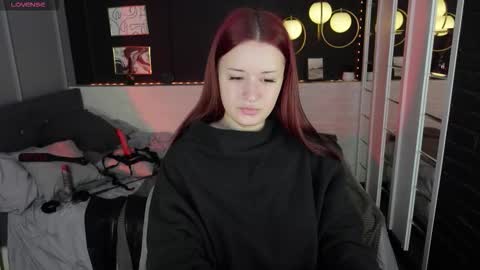 Snapshot of lily_moonlight chatting on October 4, 2025, 7:28 am Lily online show from October 4, 2025, 7:28 am