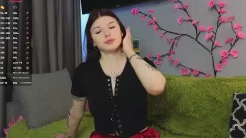 Snapshot of lily_qute chatting on June 21, 2026, 10:18 am Lily online show from June 21, 2026, 10:18 am