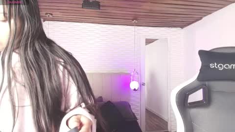 lily_waist online show from November 7, 2025, 11:10 am