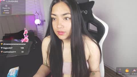 lily_waist online show from November 14, 2025, 3:27 am