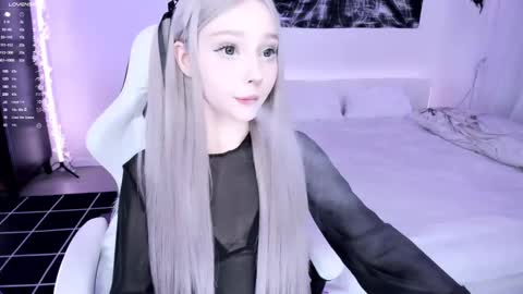 Snapshot of lily_weep chatting on March 6, 2025, 3:35 am Lily online show from March 6, 2025, 3:35 am