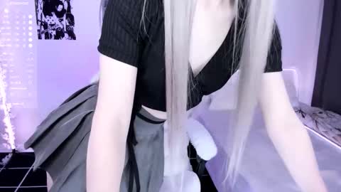 Snapshot of lily_weep chatting on November 24, 2025, 5:56 pm Lily online show from November 24, 2025, 5:56 pm