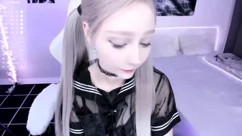 Snapshot of lily_weep chatting on November 27, 2025, 9:17 pm Lily online show from November 27, 2025, 9:17 pm