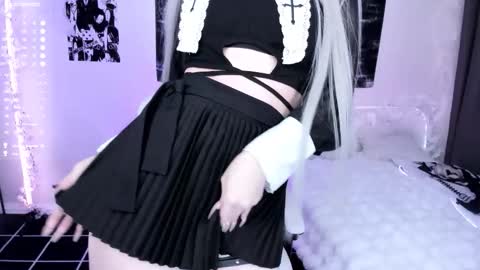 Snapshot of lily_weep chatting on March 29, 2026, 12:32 am Lily online show from March 29, 2026, 12:32 am