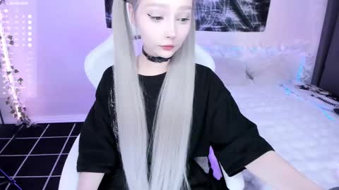 Snapshot of lily_weep chatting on May 9, 2026, 3:34 am Lily online show from May 9, 2026, 3:34 am