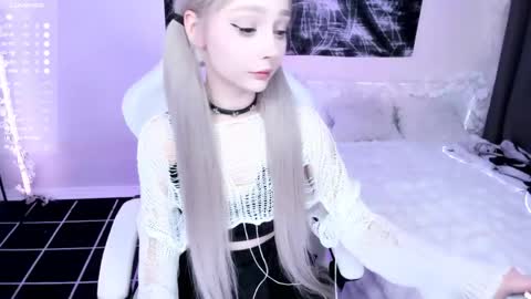 Lily online show from May 27, 2026, 11:13 pm